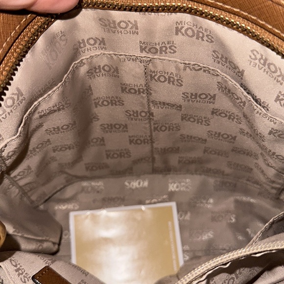 NWOT Micheal kors tan crossbody adjustable strap gold accents larger size cute - Picture 11 of 13